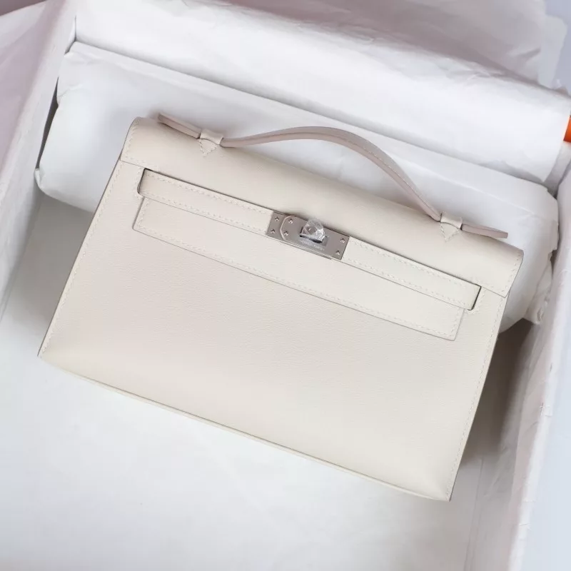 C10 Craie  swift kelly pochette with phw