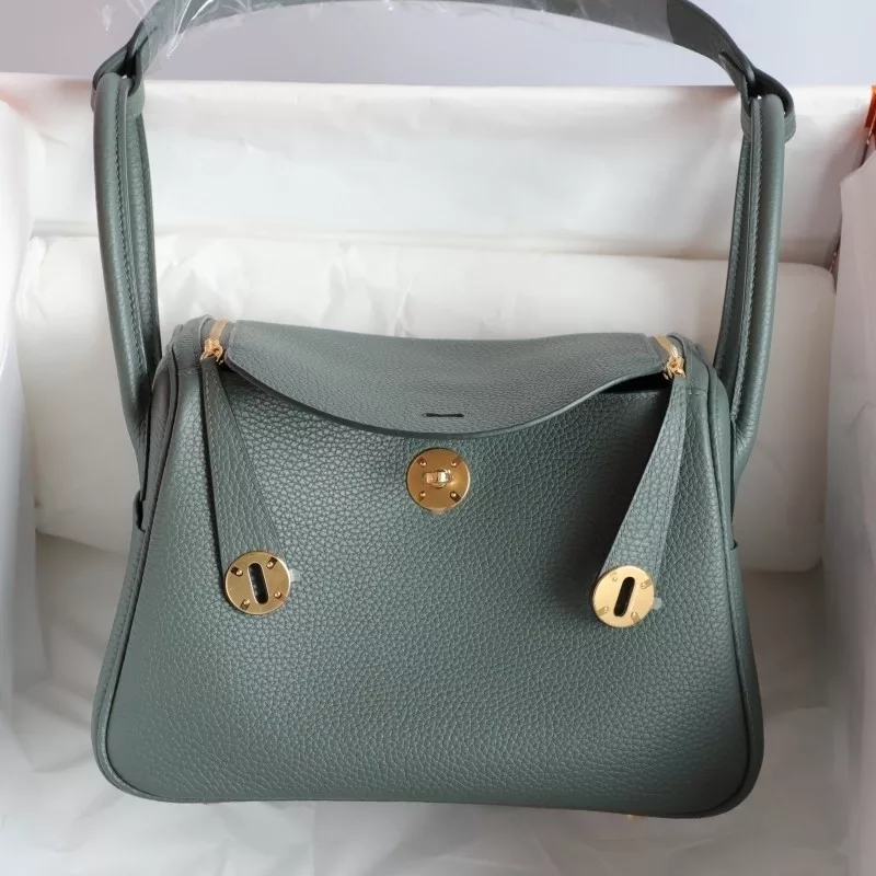 C63 vert amande clemence lindy 26 with ghw