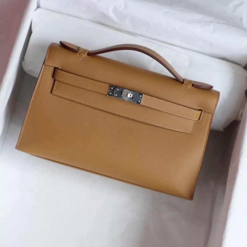 4B Biscuit  swift kelly pochette with phw