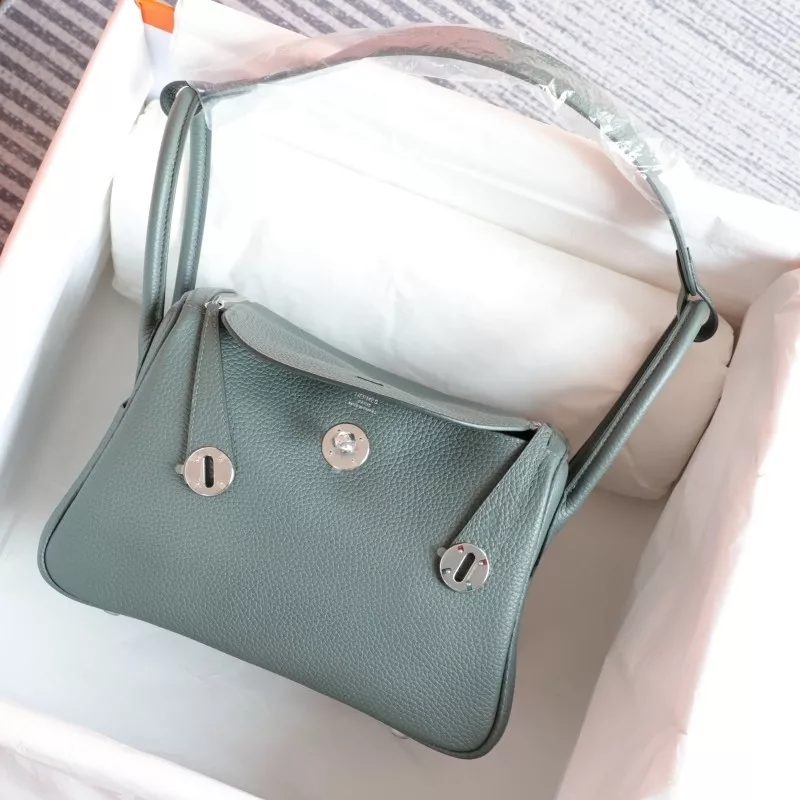 C63 vert amande clemence lindy 26 with phw