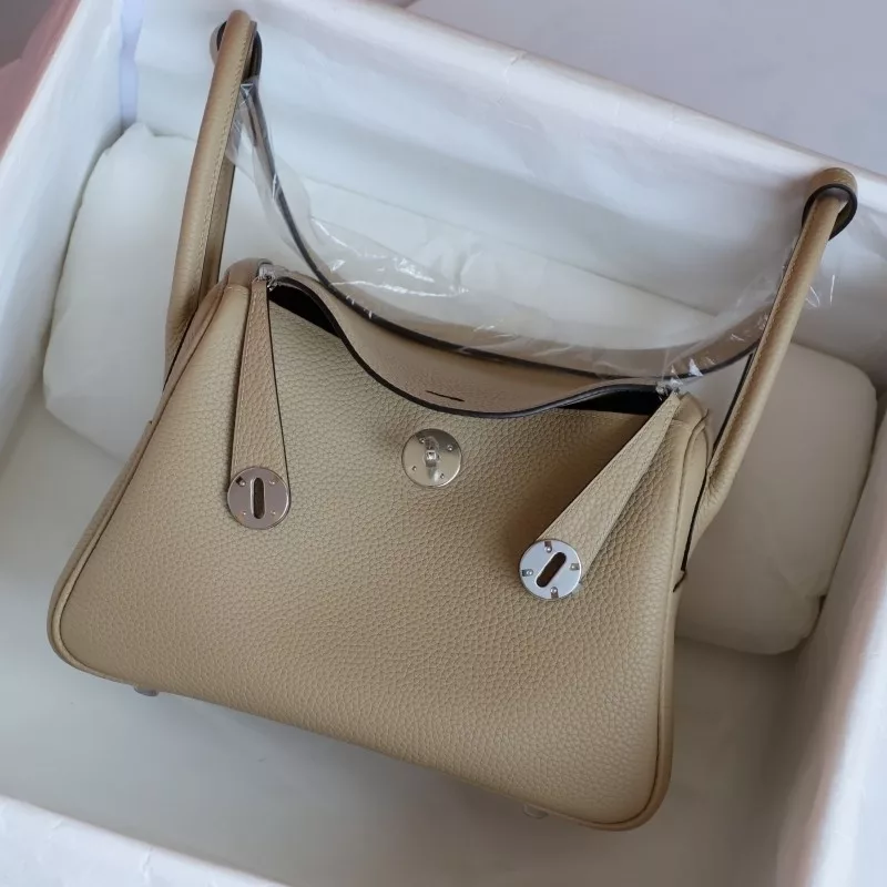 S2 Trench clemence lindy 26 with phw