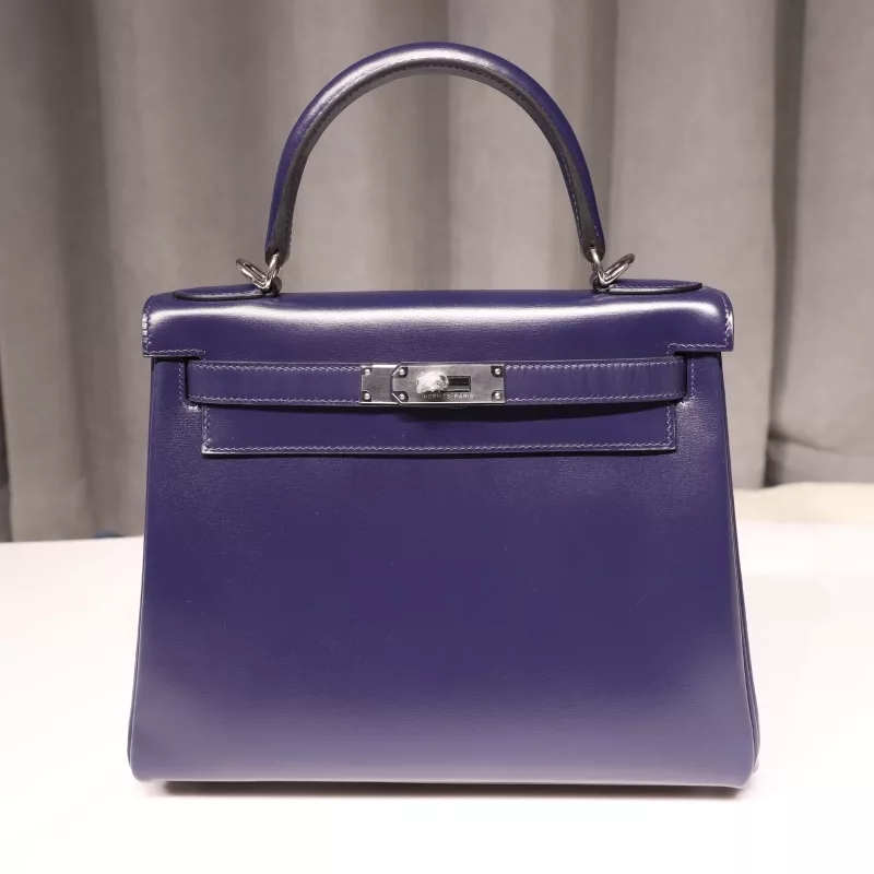 blue sapphire and BougainviIIier interior BOX Kelly 28 retourne phw