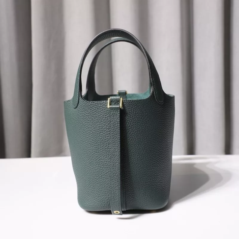 6O Vert Cypres clemence picotin lock 18 gold hardware