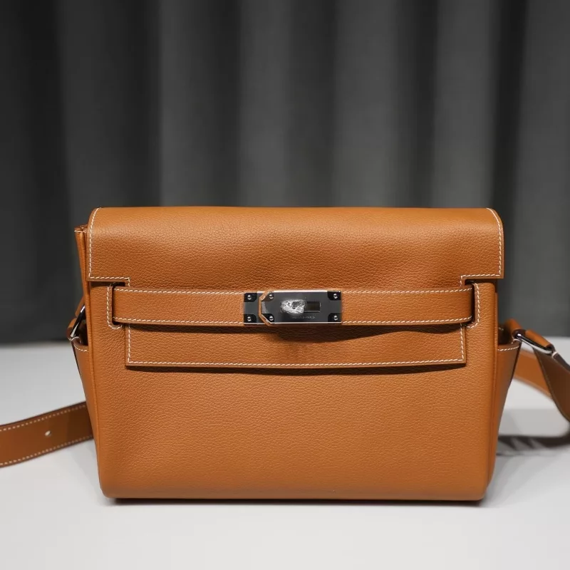 C37 GOLD Kelly Messenger Evercolor With Phw