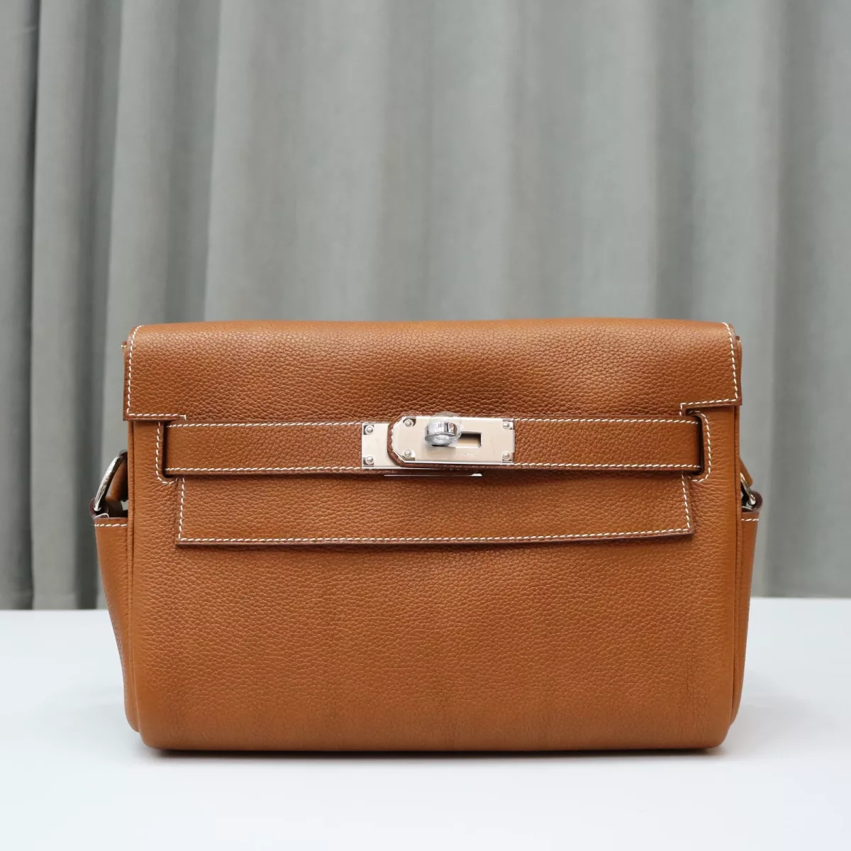 C37 GOLD Kelly Messenger Barenia With Phw