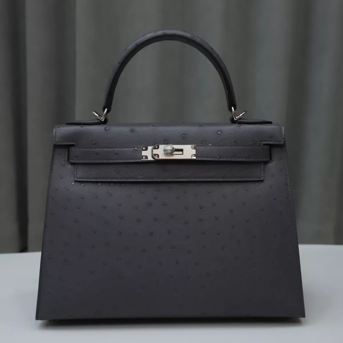 82 Gris Agate ostrich Kelly 28 with PHW