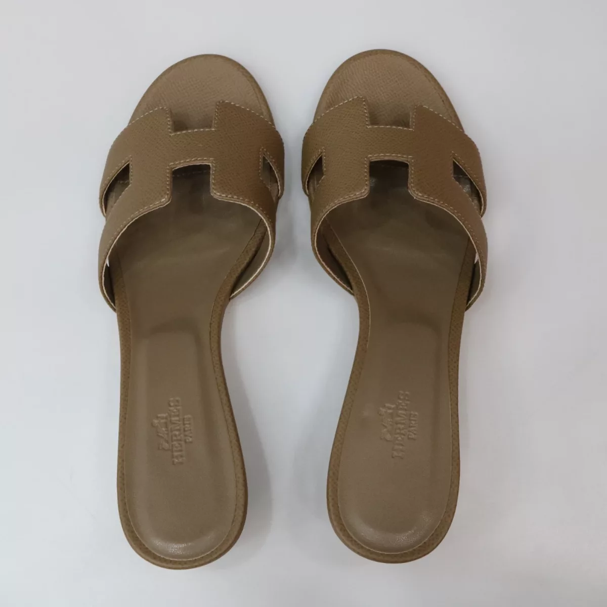 CK18 etoupe epsom oasis sandal size 39 with heel
