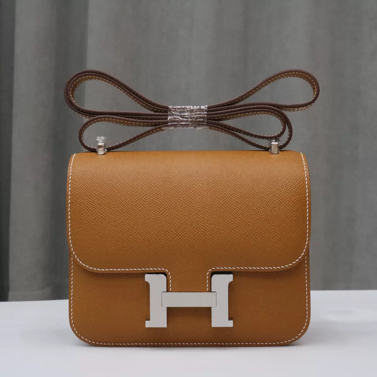 C37 Gold Epsom constance 19cm PHW
