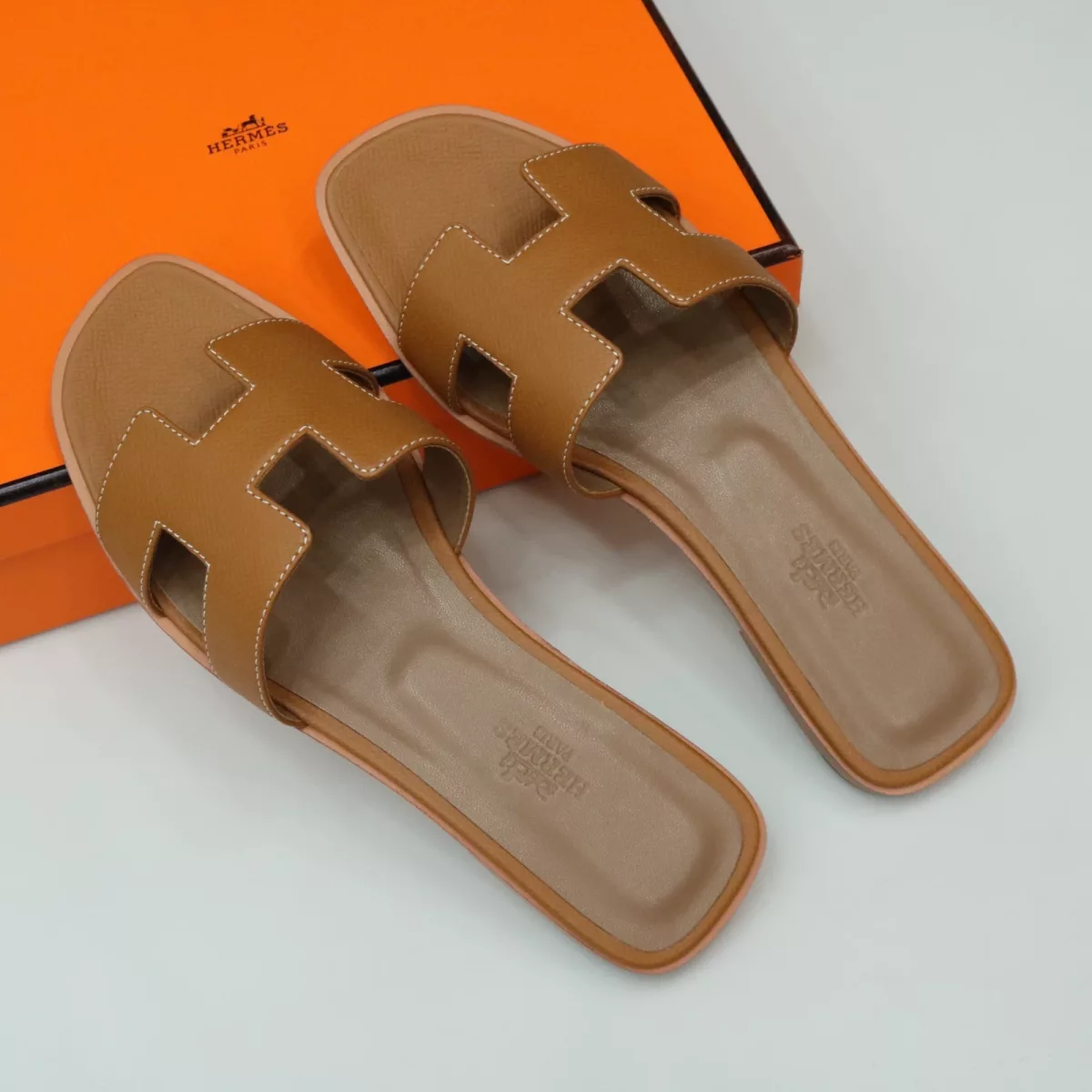 C37 Gold epsom oran sandal size 38 flat