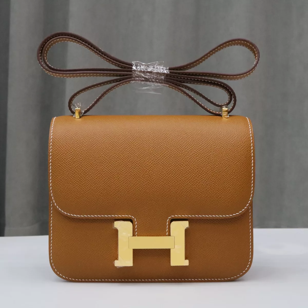 C37 Gold Epsom constance 19cm GHW