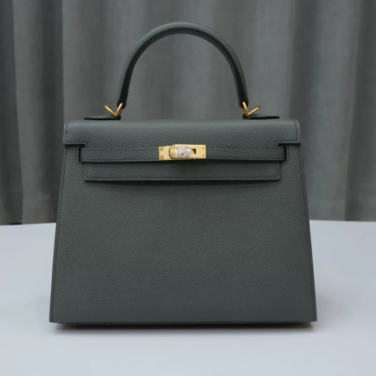 c63 vert amanda epsom and gris asphalte interior Kelly 25 with brushed GHW