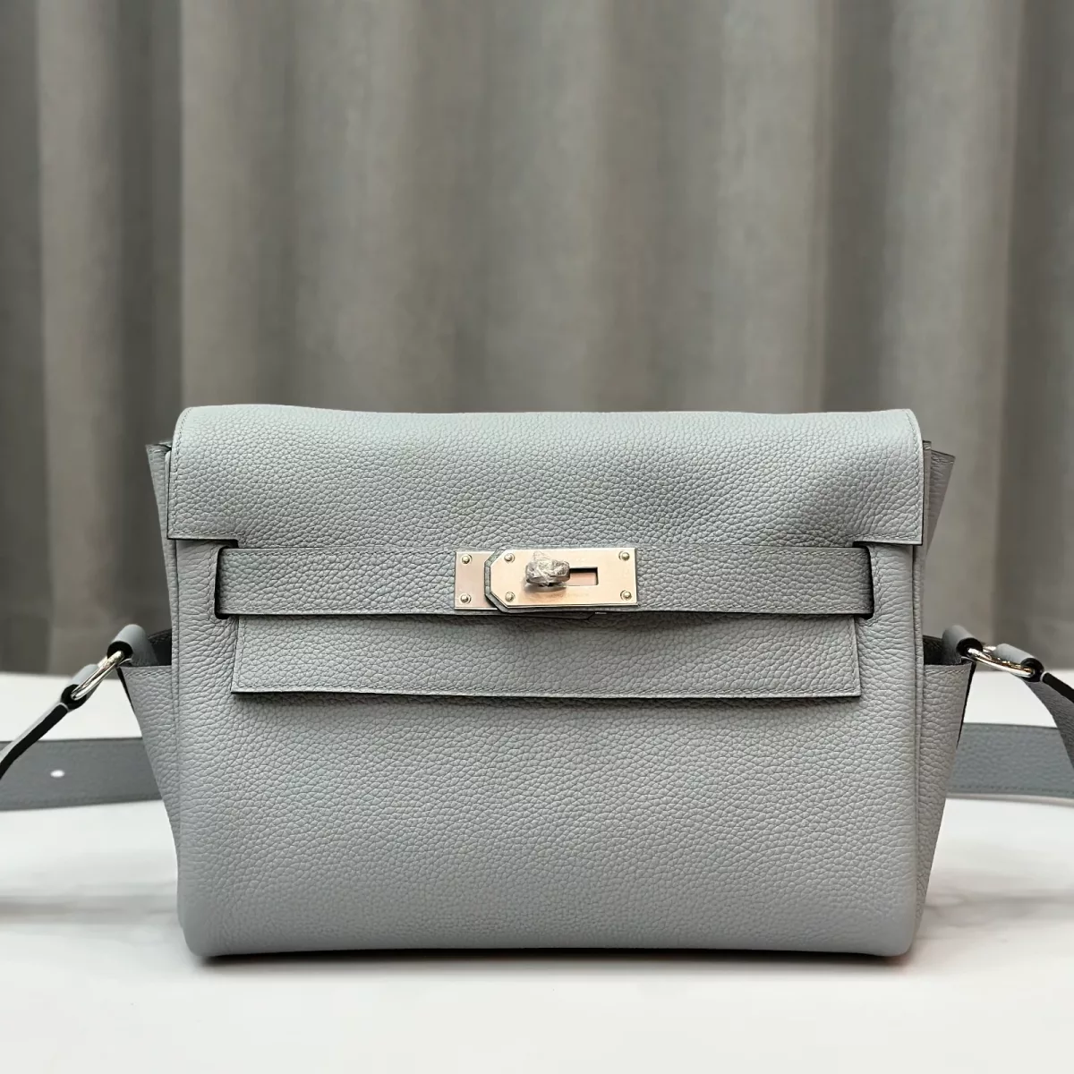 P0 Gris pantin kelly messenger togo with phw