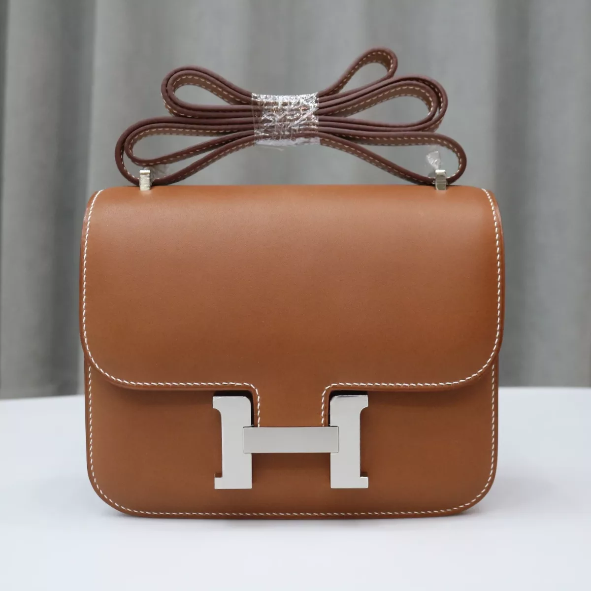 C37 GOLD barenia constance 19cm with phw