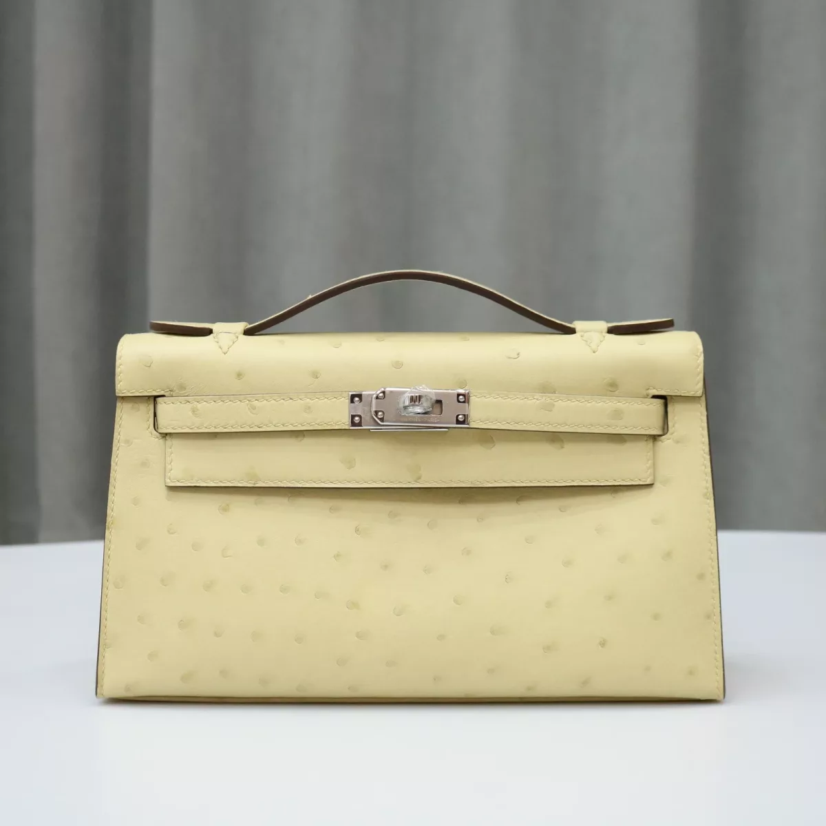 Y1 VaniIIe Ostrich Kelly Pochette With PHW