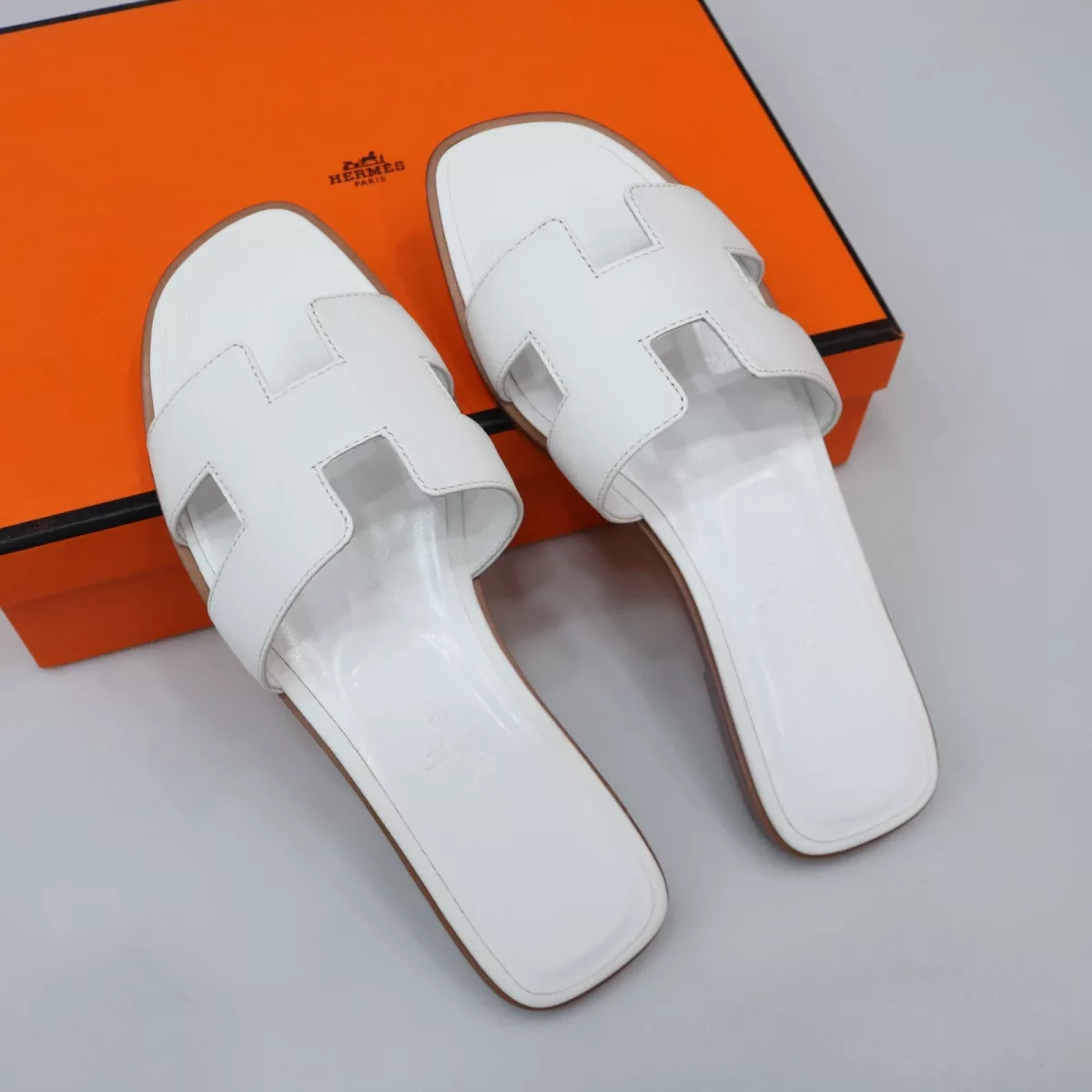 Blanc epsom oran sandal size 36 flat