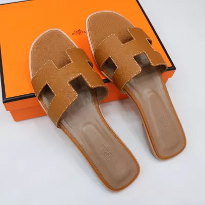 C37 Gold epsom oran sandal size 41 flat