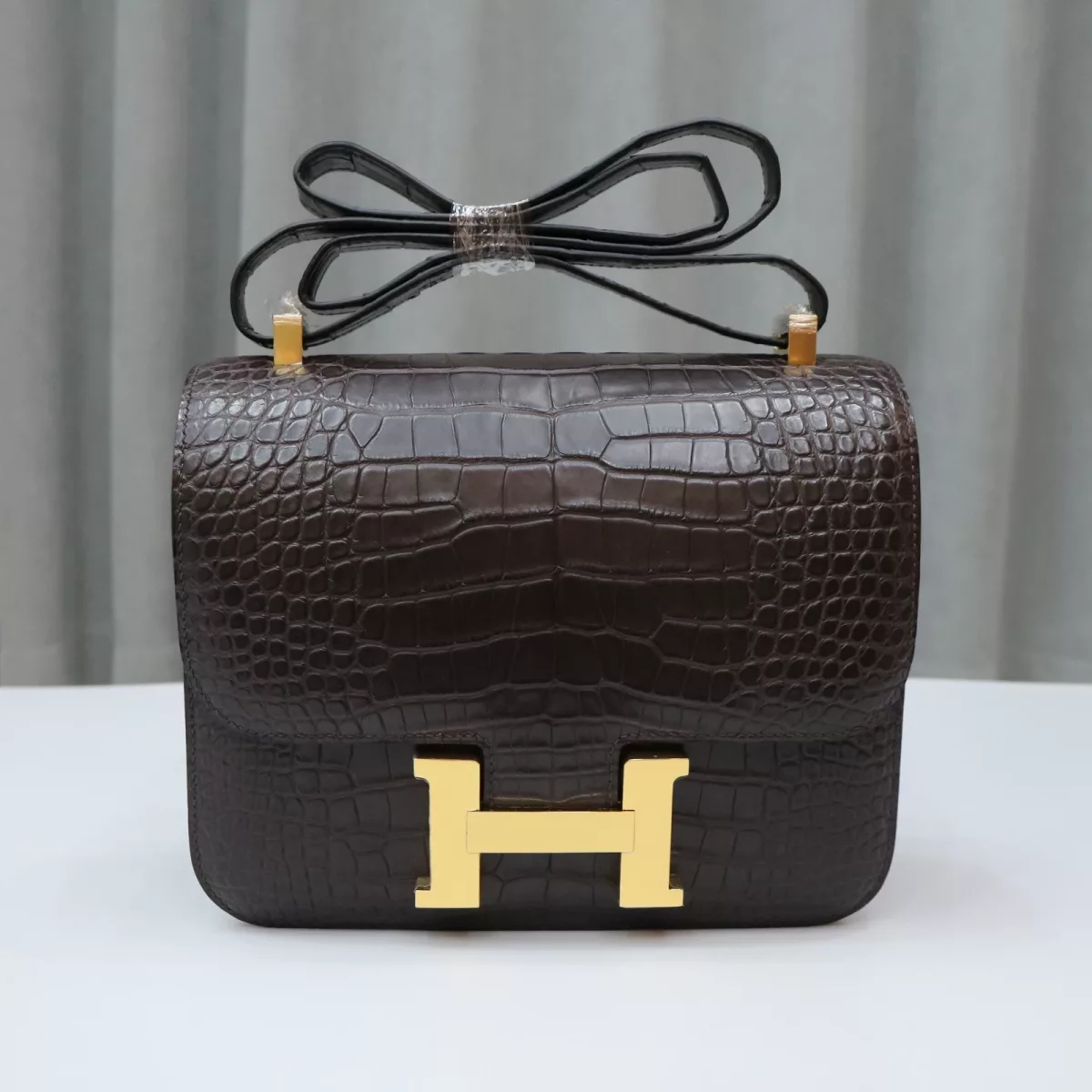 Chocolate Matt alligator constance 24 ghw
