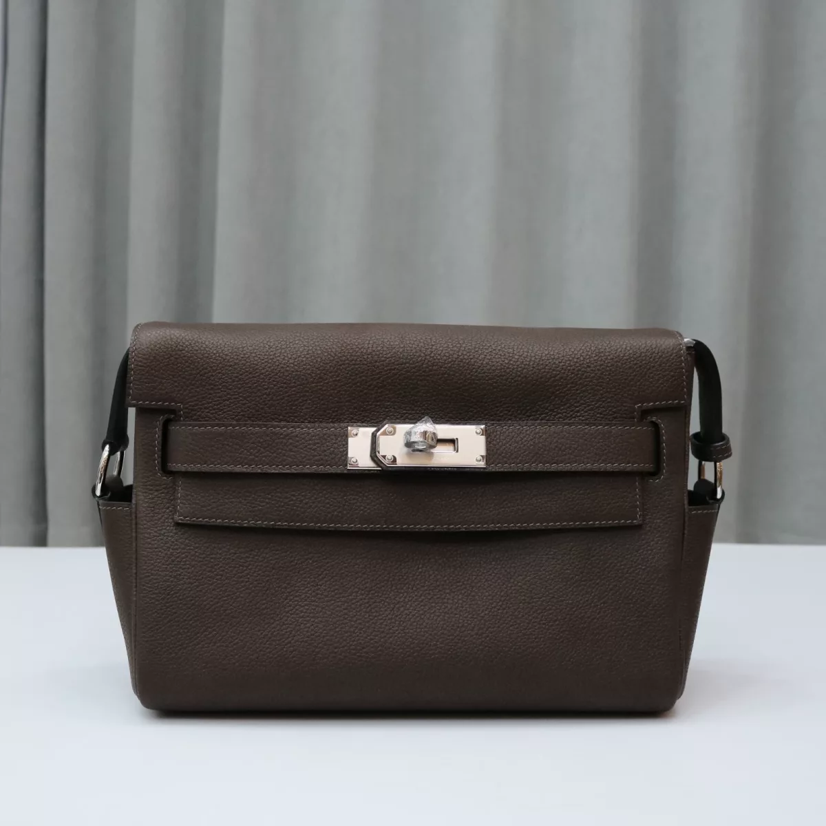 Ebene Kelly Messenger Barenia With Phw