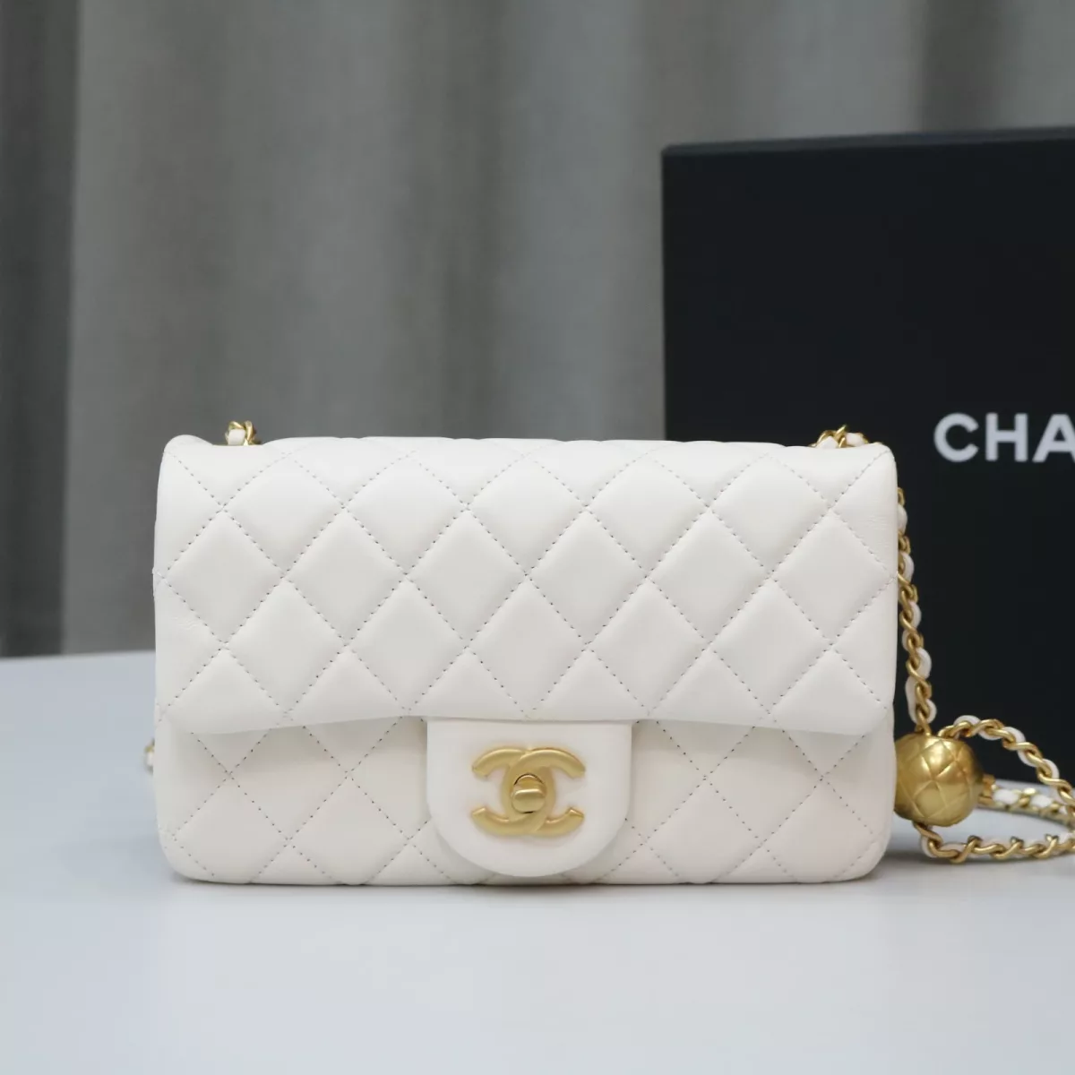Chanel mini 20cm white Lambskin Gold Hardware size:20✖12✖6cm