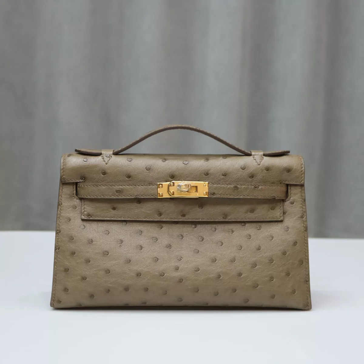 CK18 etoupe ostrich kelly pochette with GHW